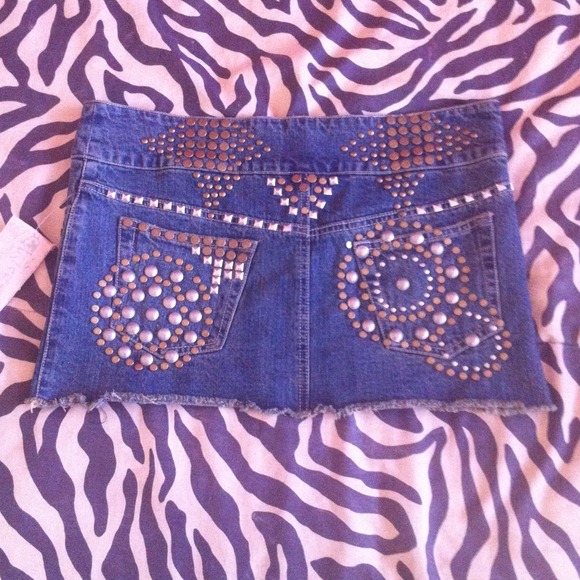 Studded Mini - Picture 2 of 4