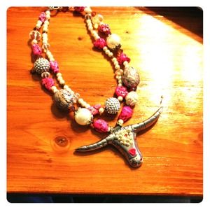 Longhorn pinup pearl necklace