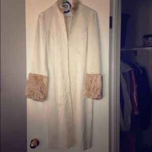 Hype ivory silk, lace and faux fur jacket