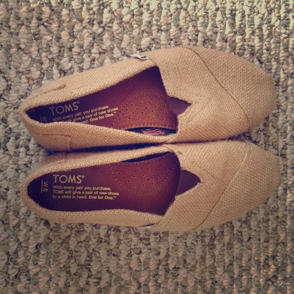 Toms