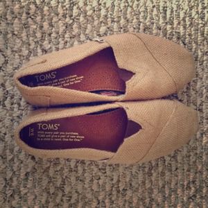 Toms