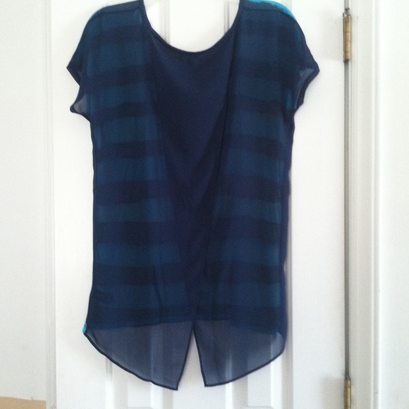 🚫🚫SOLD🚫🚫Chiffon back tee - Picture 2 of 2