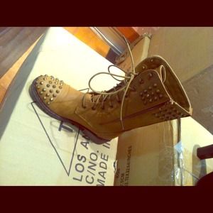 COMBAT STUDDED BOOT!