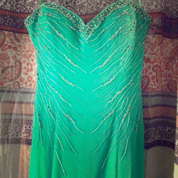 mystique Dresses & Skirts - Green ombré formal dress