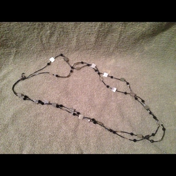 Long black beaded necklace 👌🎩
