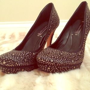 BCBG MAX AZRIA Black Pumps