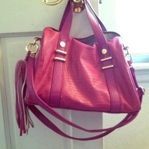Purple Steve madden purse. Has the shoulder strap.