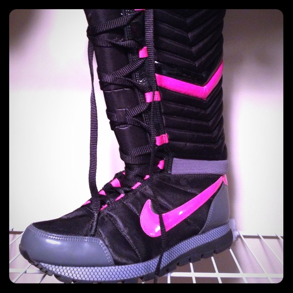 REDUCED Nike Snow Boots