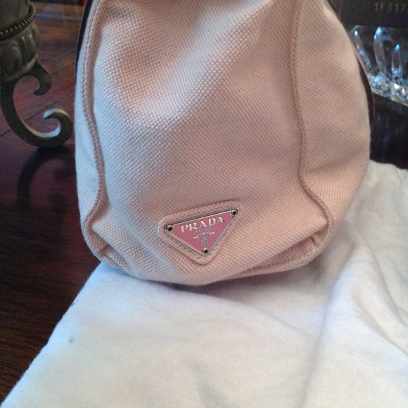 Lots of Prada - Picture 3 of 4