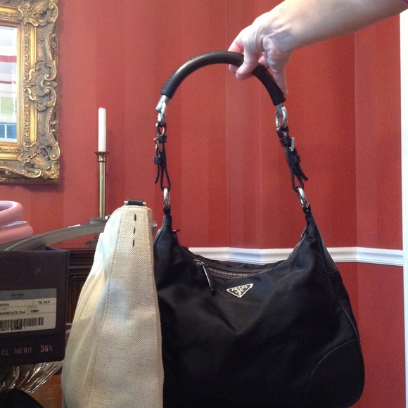 Lots of Prada - Picture 4 of 4