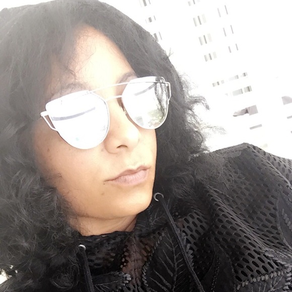 MEET THE POSHER... My prices are great! - Picture 7 of 8