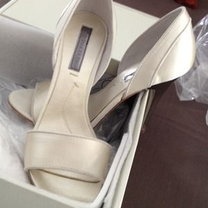 Bcbg ivory satin 7m ma-Nolan heels