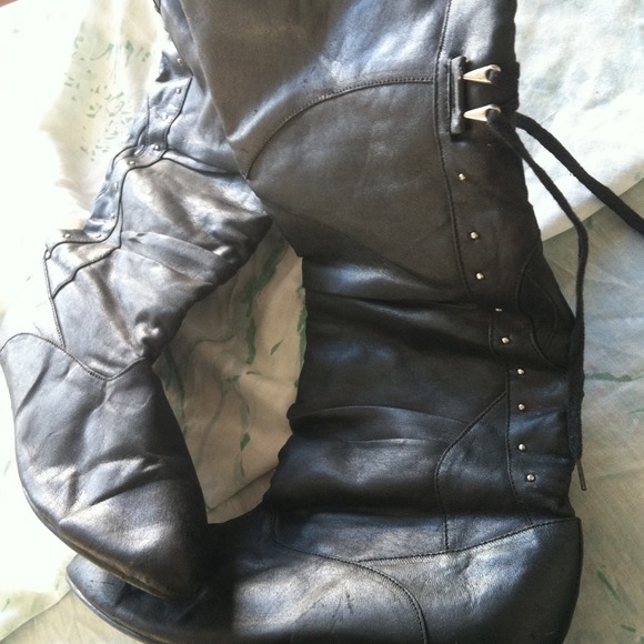 Vintage boots ON HOLD FOR CRYSTALINELOVES - Picture 2 of 4