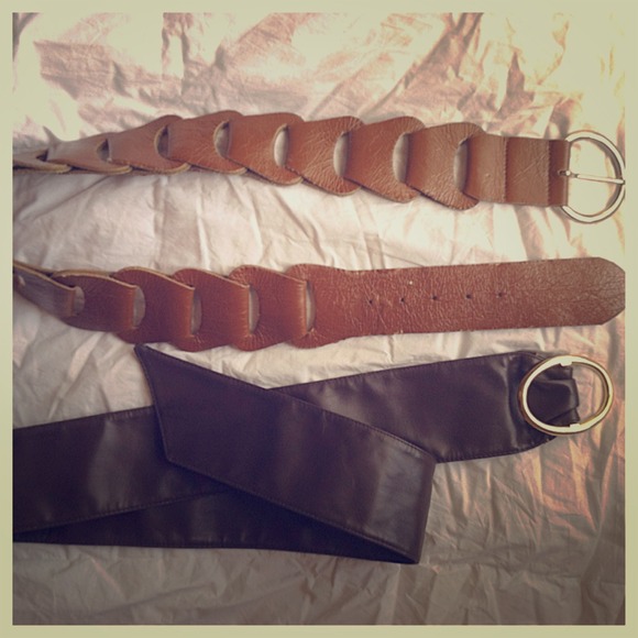 bundle of two leather belts