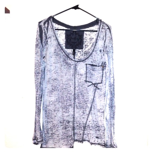 *Trade** Long sleeve v-neck shirt
