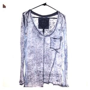 *Trade** Long sleeve v-neck shirt