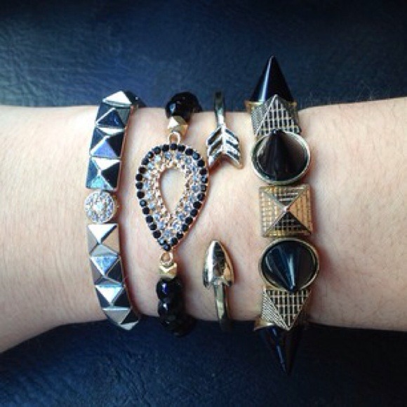 Pave Connector w/ Onyx Gemstones Bead Bracelet