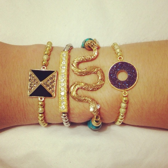 Donut Druzy Connector Gold Bead Bracelet
