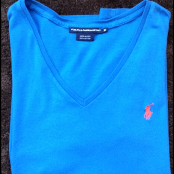 ❌SOLD❌ Ralph Lauren V-neck tee - Picture 2 of 3