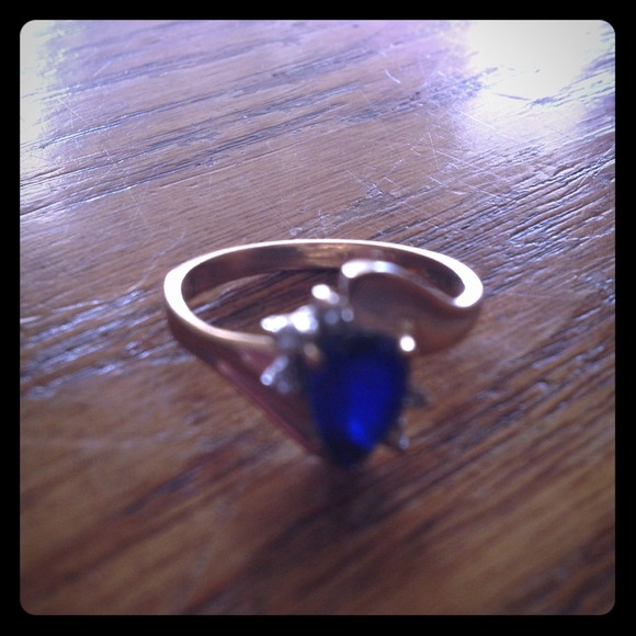 Sapphire Ring w/6 diamonds 10K