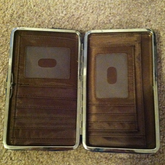 BUCKLE WALLET 💋 - Picture 2 of 4