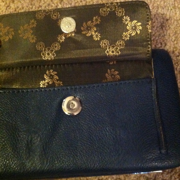BUCKLE WALLET 💋 - Picture 3 of 4