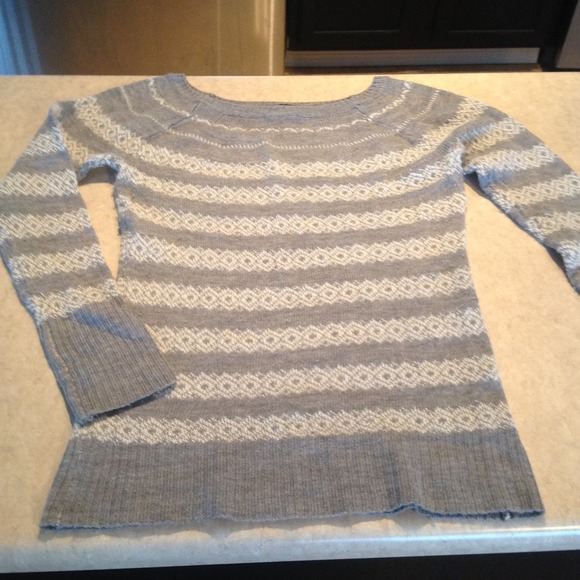 SOLD in bundle 4 horlando Banana Republic sweater