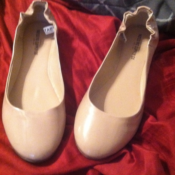 Nude pink flats
