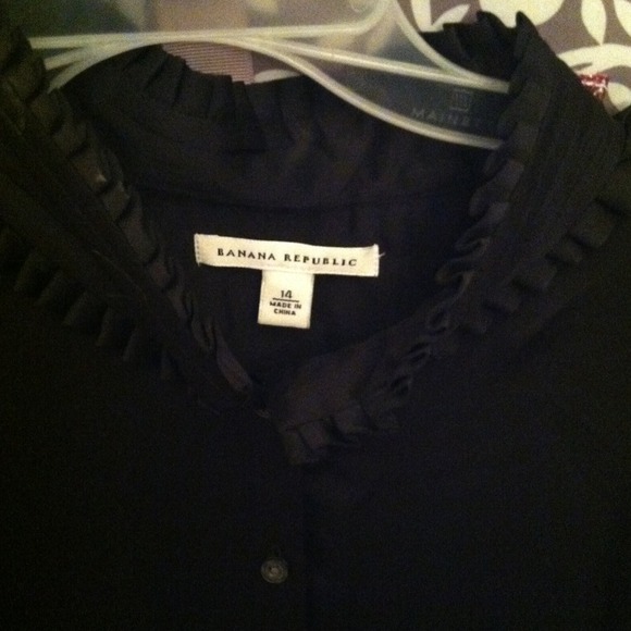 Button down ruffled collar Banana Republic Shirt - Picture 2 of 2
