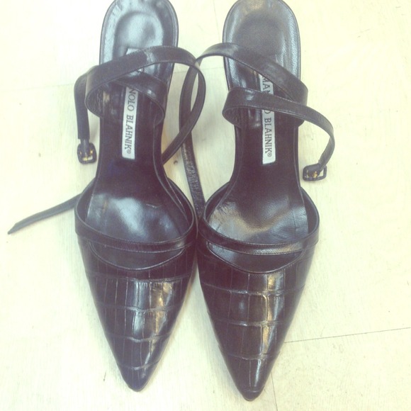 Manolo Blahnik Shoes - Manolo Blahnik blk 35 crocodile toe
