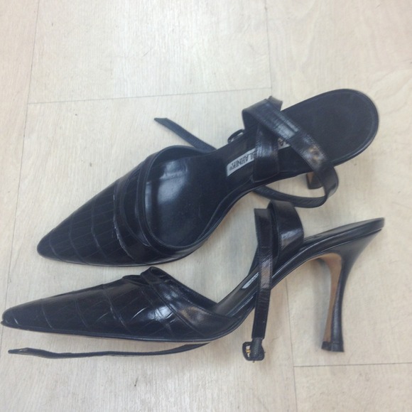 Manolo Blahnik blk 35 crocodile toe - Picture 2 of 4