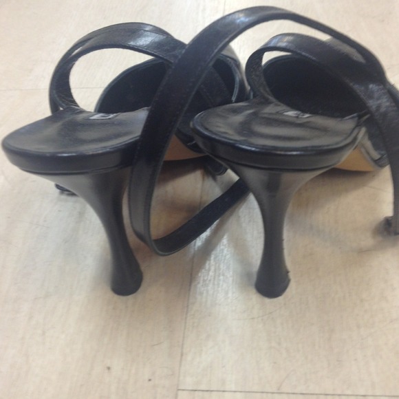 Manolo Blahnik blk 35 crocodile toe - Picture 3 of 4