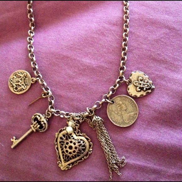 ✋Sold in bundle✋💗Adorable statement necklace - Picture 2 of 4