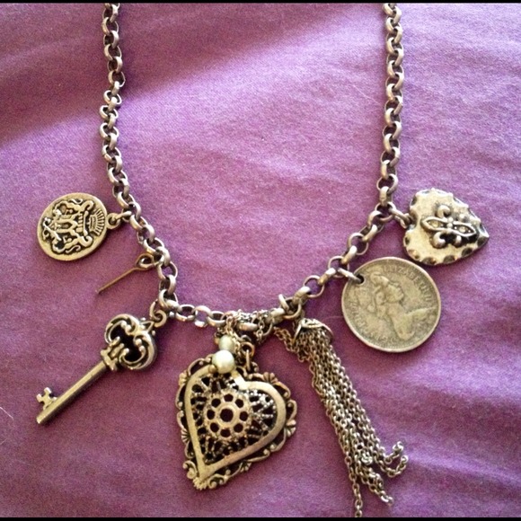 ✋Sold in bundle✋💗Adorable statement necklace - Picture 3 of 4