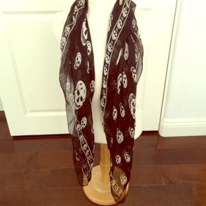 *SOLD*100% authentic Alexander McQueen skull scarf