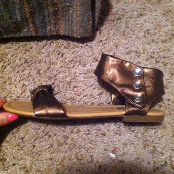 Ankle high flip flops! (Metallic brown) - Picture 2 of 3