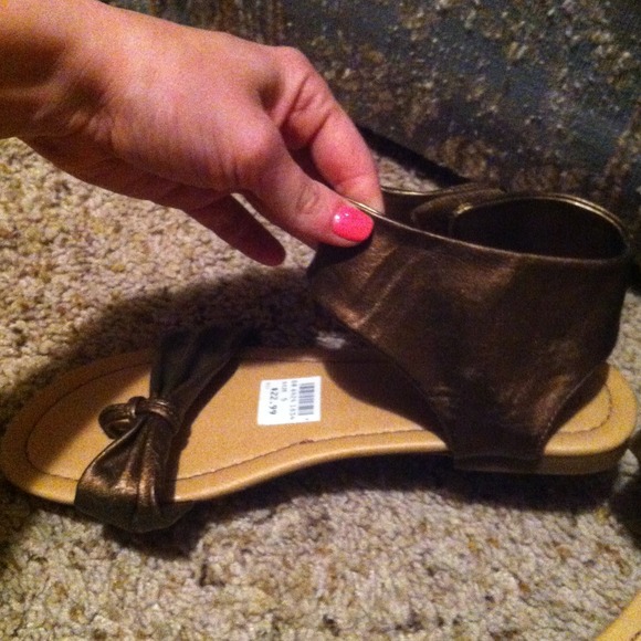 Ankle high flip flops! (Metallic brown) - Picture 3 of 3