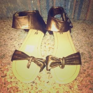 Ankle high flip flops! (Metallic brown)