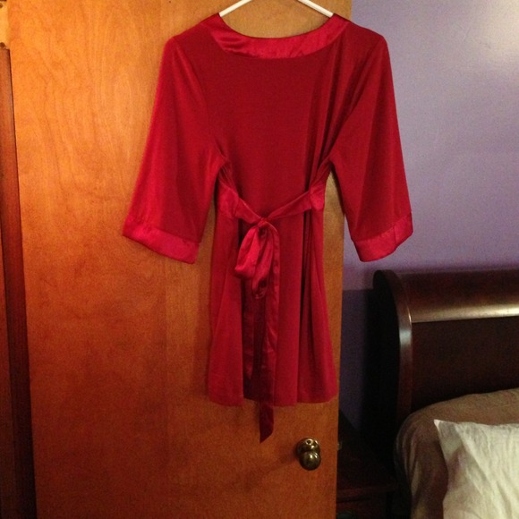 Red top - Picture 2 of 2