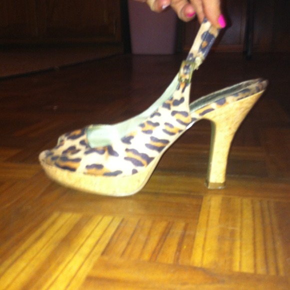 Leopard print heels! - Picture 2 of 2