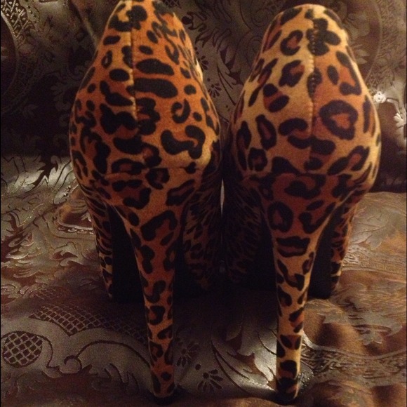 Leopard Platform Pump - Picture 2 of 4