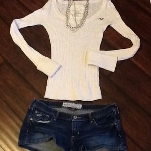 Hollister sweater size medium