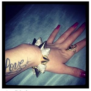 Stud cone bracelet with diamonds