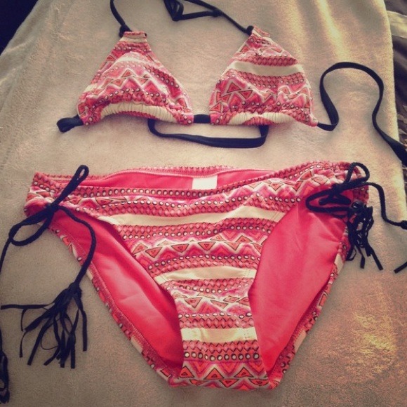 Bikini - Picture 4 of 4