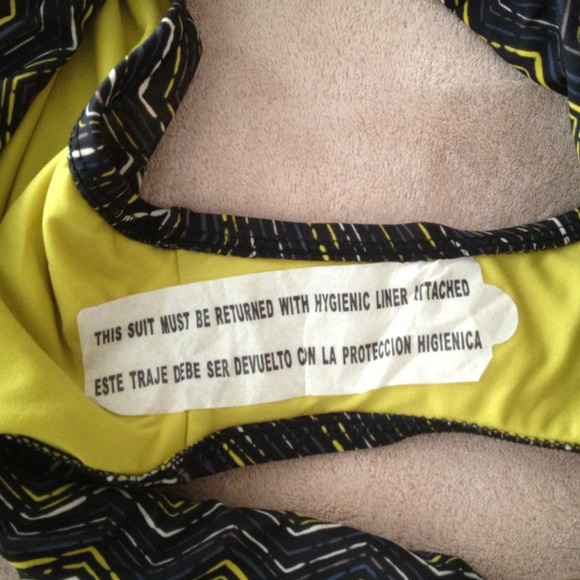 Bikini - Picture 4 of 4