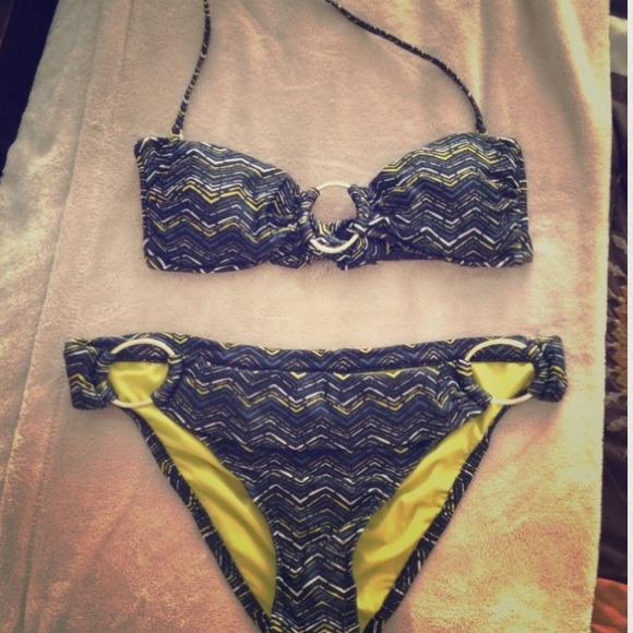 Bikini - Picture 3 of 4