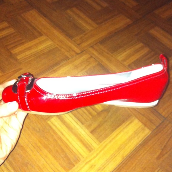 Red flats - Picture 2 of 2