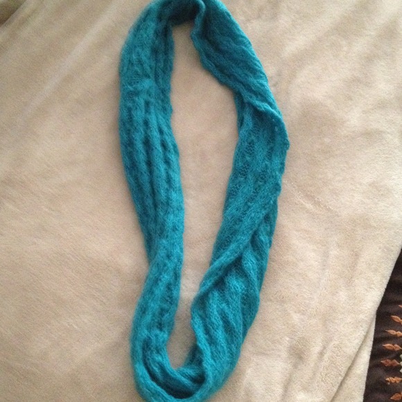 Blue infinity scarf - Picture 3 of 3