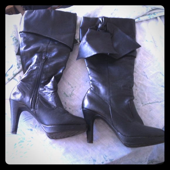 American Eagle boots!