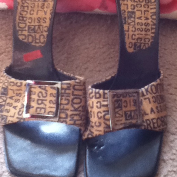Open shoe